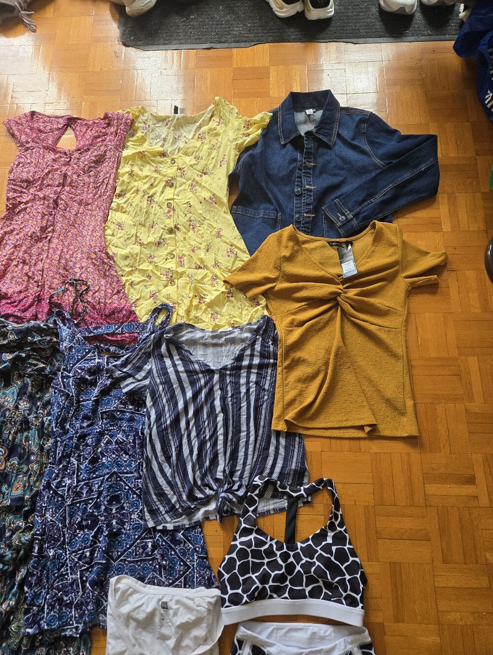 Big Bundle Of Summer Clothes Women Size Small. All Fenix, H&M, And More - Picture 4 of 16